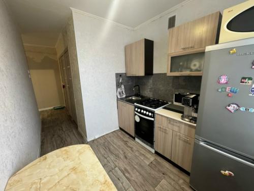 Продается уютная двухкомнатная квартира с косметическим ремонтом на пятом этаже панельного дома. 04