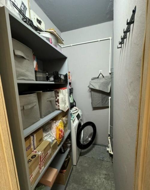 Продается уютная двухкомнатная квартира с косметическим ремонтом на пятом этаже панельного дома. 07