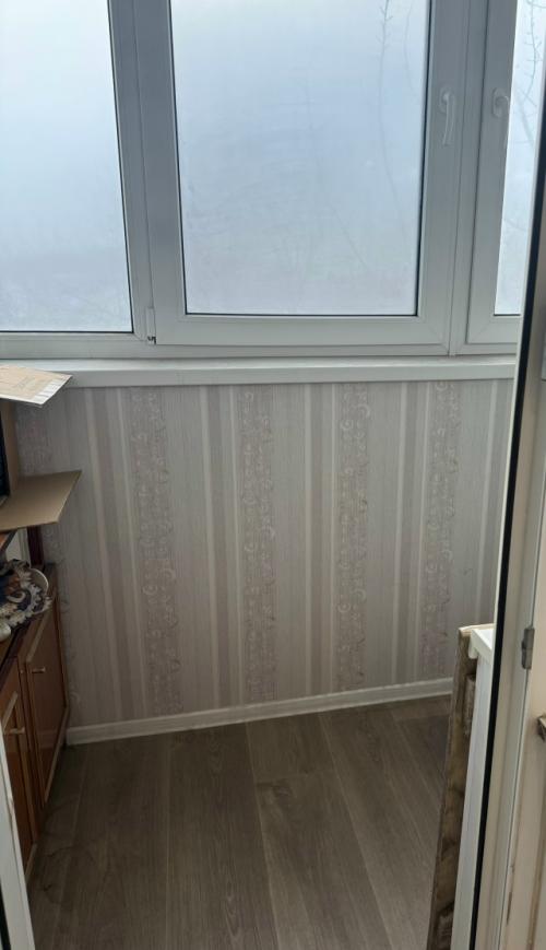 Продается уютная двухкомнатная квартира с косметическим ремонтом на пятом этаже панельного дома. 09