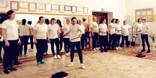 Весна и женщина неразделимы, влекут к себе их таинства души, и не спасут ни возраст, ни седины, когда весна уже к тебе спешит. 09