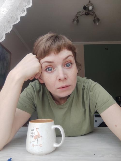 А вы с каким лицом ленту новостей читаете? 01