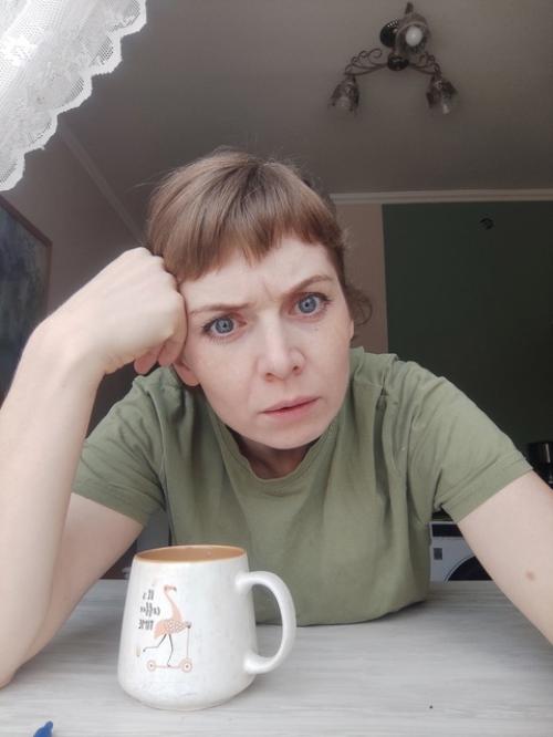 А вы с каким лицом ленту новостей читаете? 02