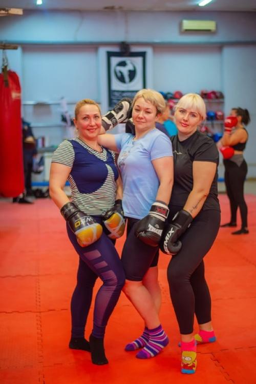 Весна практически полноценно вступила в свои права, а это значит, что практически через месяц одежда станет практически летней. 03