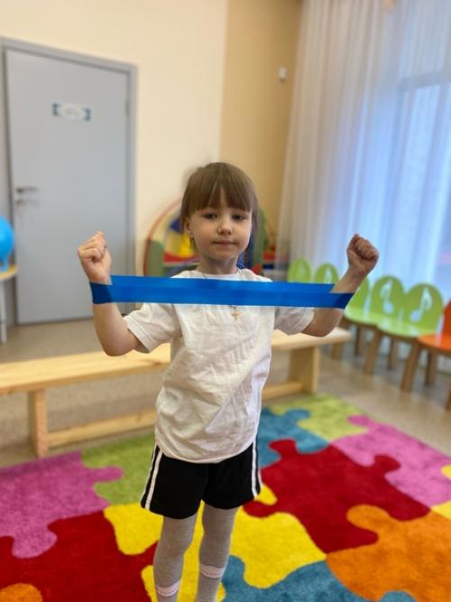 В нашем дошкольном учреждении мы стали использовать резинки для фитнеса на занятиях по физической культуре и в индивидуальной работе с детьми. 05