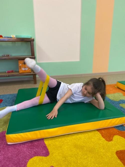 В нашем дошкольном учреждении мы стали использовать резинки для фитнеса на занятиях по физической культуре и в индивидуальной работе с детьми. 04