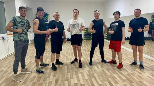 Занимайтесь фитнесом вместе с подругой или другом! 04