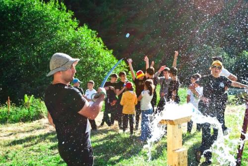 В развитии детей важно не просто заниматься спортом, а постоянно искать и пробовать что-то новое. 01