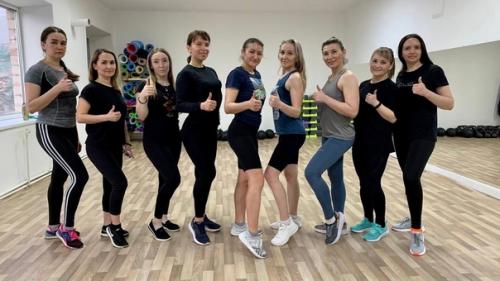 Занимайтесь фитнесом вместе с подругой или другом! 03