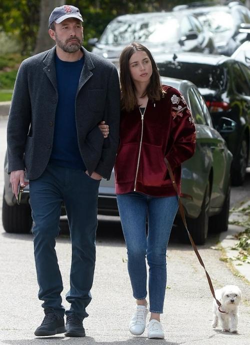 Бен аффлек, по слухам, переживает непростой период и переосмысливает прошлые отношения. 03