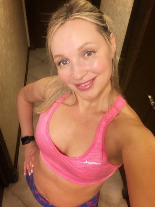 Да, я больше не преподаю фитнес. 03