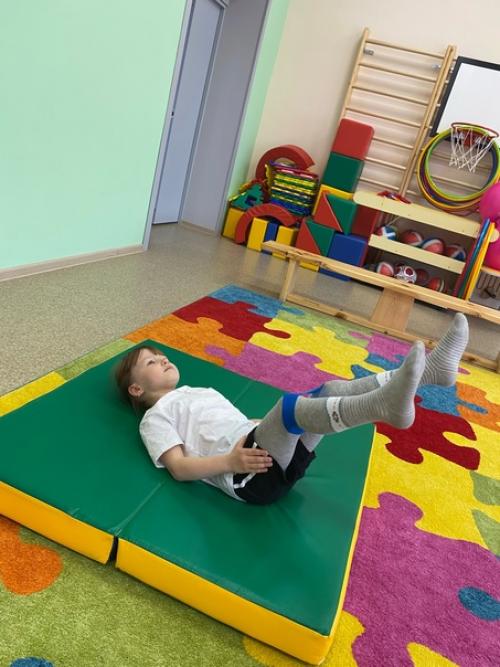 В нашем дошкольном учреждении мы стали использовать резинки для фитнеса на занятиях по физической культуре и в индивидуальной работе с детьми. 03