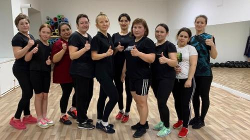 Занимайтесь фитнесом вместе с подругой или другом! 02