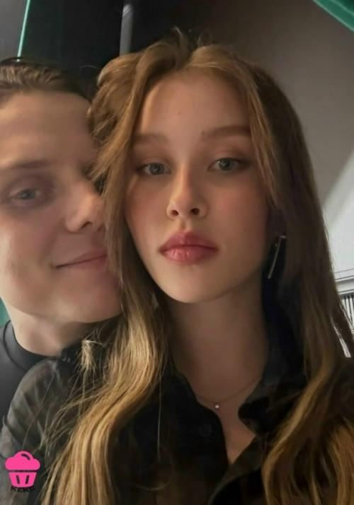 Ваня Дмитриенко подвергся резкому осуждению за высказывание, что актриса Анна пересильд была названа им секс - символом.

