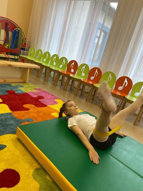 В нашем дошкольном учреждении мы стали использовать резинки для фитнеса на занятиях по физической культуре и в индивидуальной работе с детьми. 02