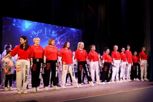 Танцуют все!  Первый большой танцевальный концерт фитнес - группы на сцене ильинского дома культуры (руководитель Виктория Меньшакова. 05