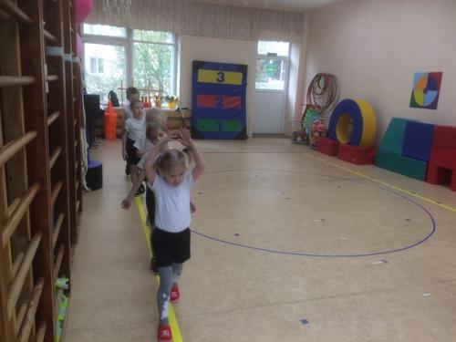 В группе Теремок открытое занятие для родителей по фитнесу прошло. 02