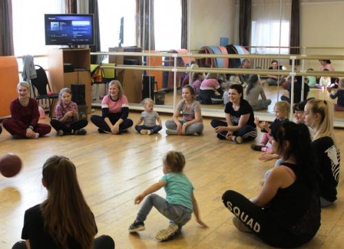 На встречах клуба молодой семьи не бывает скучно! 02