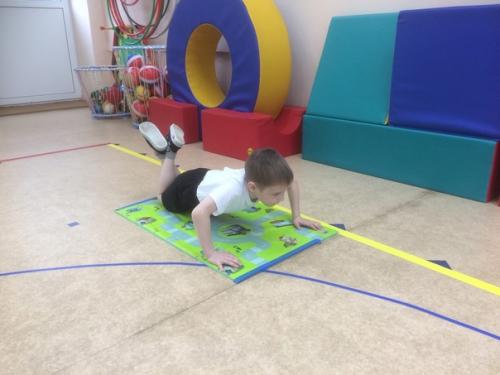 В группе Теремок открытое занятие для родителей по фитнесу прошло. 05