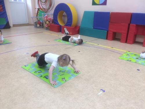 В группе Теремок открытое занятие для родителей по фитнесу прошло. 01