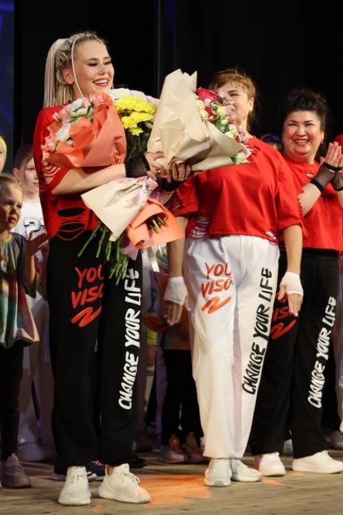 Танцуют все!  Первый большой танцевальный концерт фитнес - группы на сцене ильинского дома культуры (руководитель Виктория Меньшакова. 06