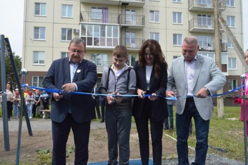 В Калтане открыта новая площадка для уличного фитнеса. 03