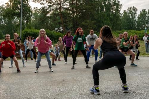 В субботу в рамках спортивно - развлекательного мероприятия провела танцевальный блок для участников! 05