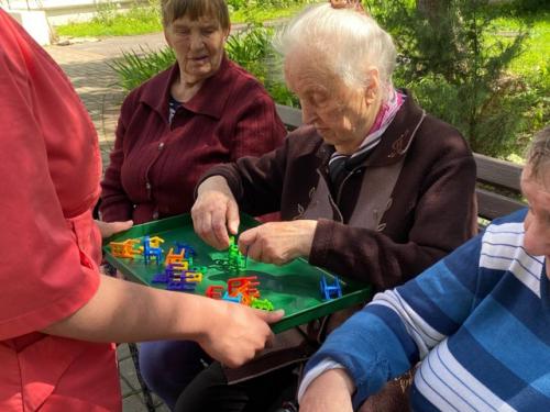 Нейробику на свежем воздухе Яркие дни провели в тамбовском доме - интернате. 02