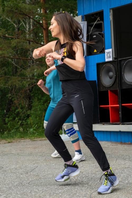 В субботу в рамках спортивно - развлекательного мероприятия провела танцевальный блок для участников! 04