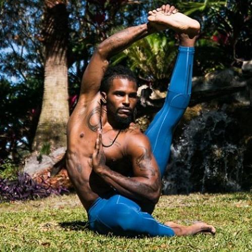 Осторожно, горячо.  Деррик таунсел - бывший игрок НФЛ (национальной футбольной лиги США. 02