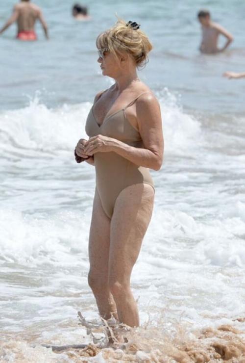 Этой актрисе уже 75 лет но она в отличной форме! 04