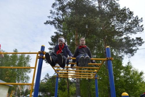 В Калтане открыта новая площадка для уличного фитнеса. 07