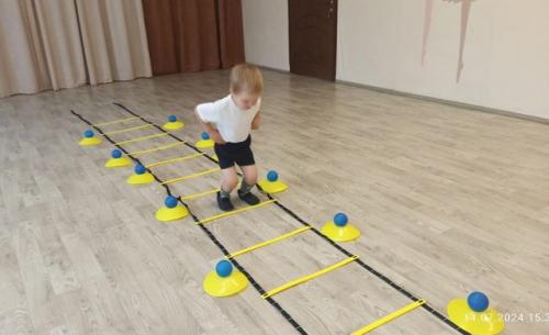 Координационная лестница - это тренажер, имитирующий плоскую горизонтальную лестницу. 05