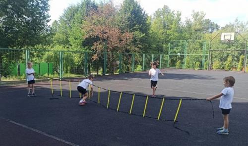 Координационная лестница - это тренажер, имитирующий плоскую горизонтальную лестницу. 02