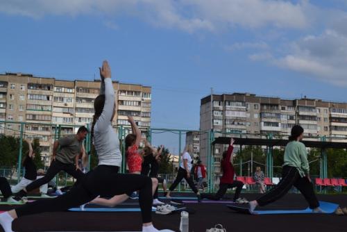 19 июля на площадке около мбу Ледовый Катокюбилейный прошла открытая тренировка по йоге. 07