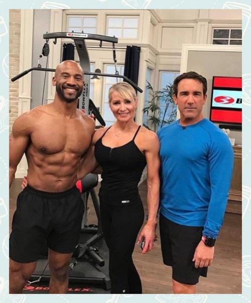 Как думаете, сколько лет этой девушке. 02