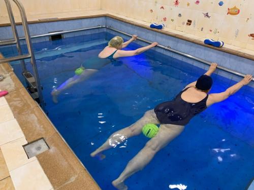 На улице + 32, а мы в оздоровительном комплексе получаем прохладное удовольствие от занятий аквааэробикой. 03 На улице + 32, а мы в оздоровительном комплексе получаем прохладное удовольствие от занятий аквааэробикой. 03