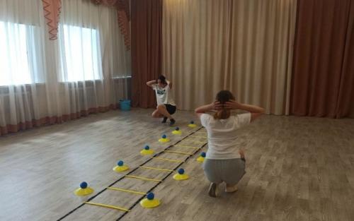 Координационная лестница - это тренажер, имитирующий плоскую горизонтальную лестницу. 08