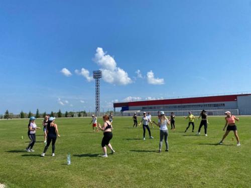 В Новочебоксарске провели бесплатные уроки табаты и йоги для всех желающих. 01