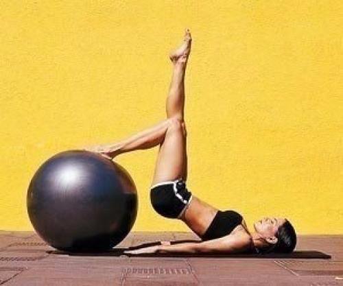 Пилатес с мячом. Пилатес на мяче.