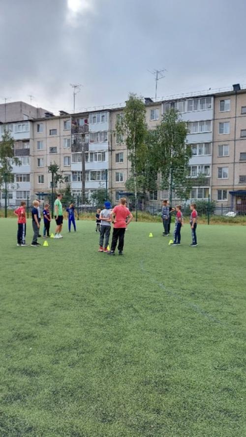 Период летних каникул составляет значительную часть свободного времени детей и благоприятен для развития их творческого и спортивного потенциала. 01