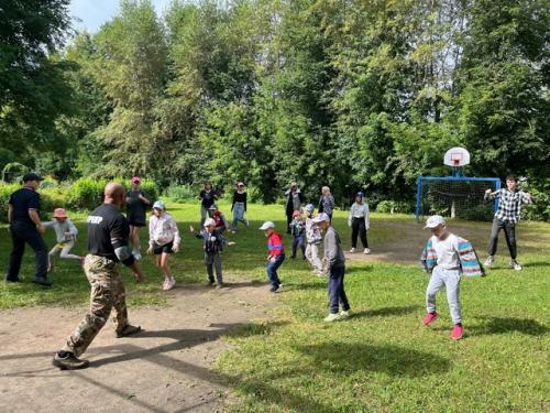 Воспитанники Ростка присоединились к всероссийской акции зарядка со стражем порядка. 02