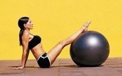 Пилатес с мячом. Пилатес на мяче.