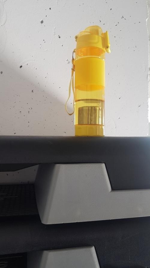 Вчера при домашней уборке наткнулась на альбомы с фотографиями уселась на пол посередине холла и вдоволь насмотрелась на знакомые лица. 02