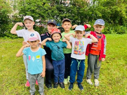 Воспитанники Ростка присоединились к всероссийской акции зарядка со стражем порядка. 01