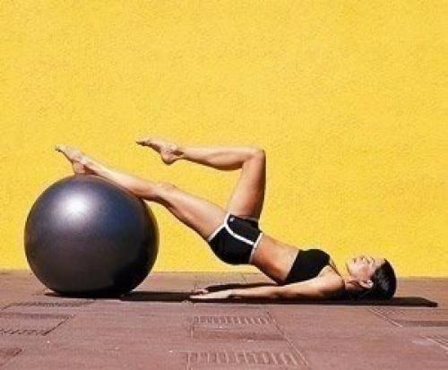 Пилатес с мячом. Пилатес на мяче.