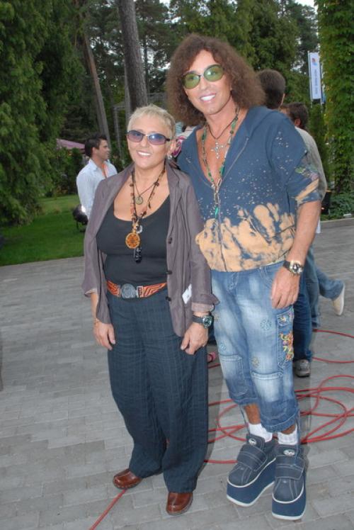 Валерий Леонтьев жену в Москву перевез. 01