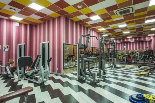 Мы приглашаем вас в фитнес-клуб 24 часа! 01 Мы приглашаем вас в фитнес-клуб 24 часа! 01