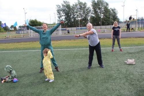В Шарыпово полицейские и общественники Зарядку со Стражем Порядка провели. 08 В Шарыпово полицейские и общественники Зарядку со Стражем Порядка провели. 08
