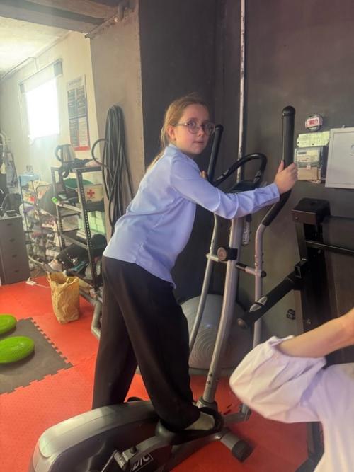 30 сентября для ребят 3 в класса была организована экскурсия в фитнес-клуб, где тренер Анастасия провела увлекательную экскурсию. 02