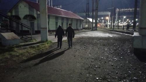 В дождь и в снег, в град и в бурю мы тренируем кардио на железнодорожном путепроводе на территории локомотивного депо Московка. 01